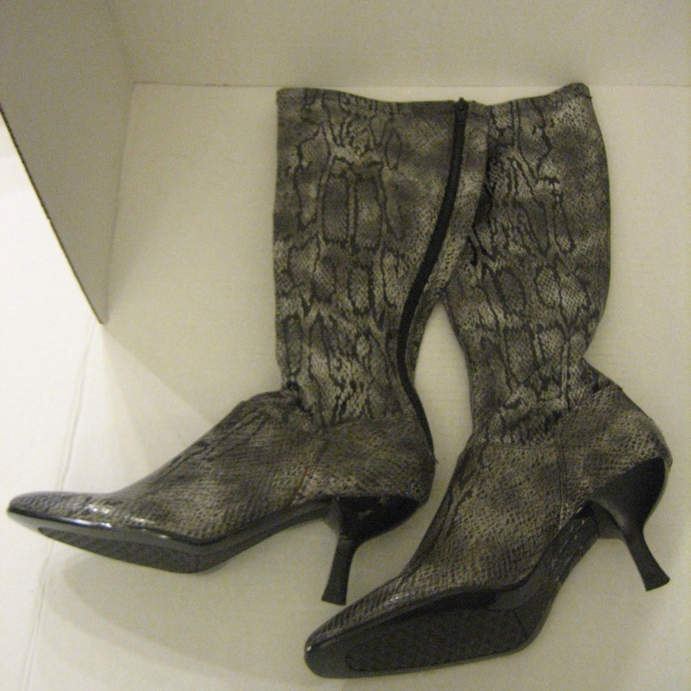 Aerosoles Grey/Black Faux Snake Skin Boots Sz 7.5